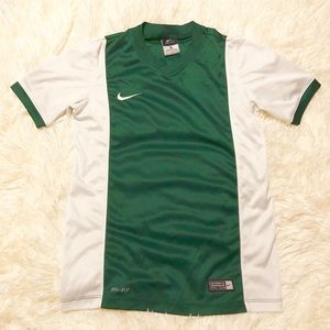 🔥🔥🔥Nike Dri-Fit Boys Vneck ✨ Sz. Medium 🌀